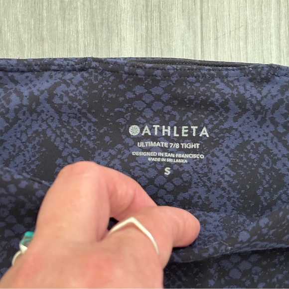 • [Athleta] Ultimate 7/8 Tight • - Picture 5 of 11
